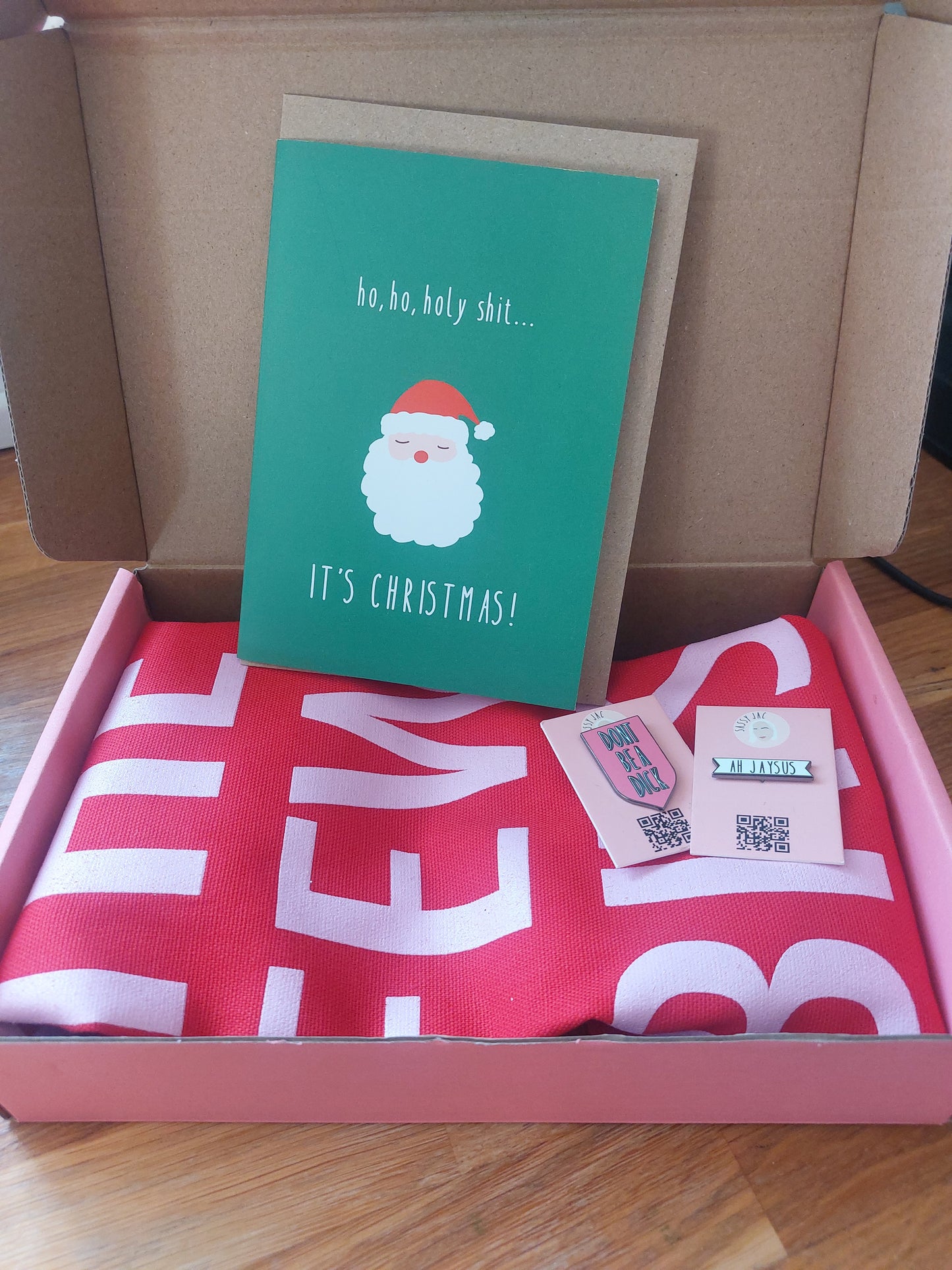 Pins & Tote Gift Box €30